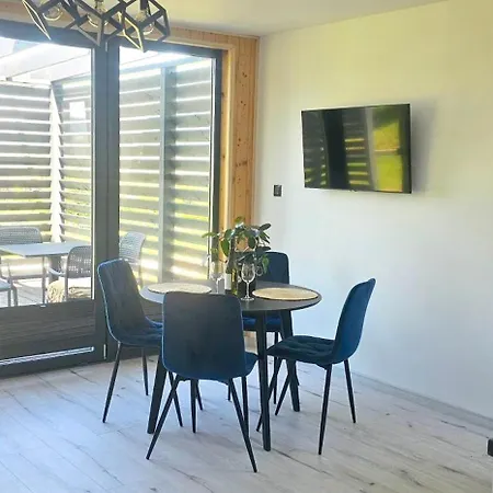 Nyaraló Fields - Na Dzikiej Lace 2 Rychwałd